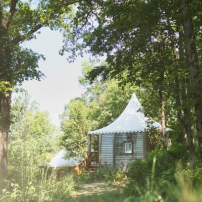 Cabanes et lodges insolites dans la forêt - Séjour été au cœur de la ferme avec Bayard Jeunesse